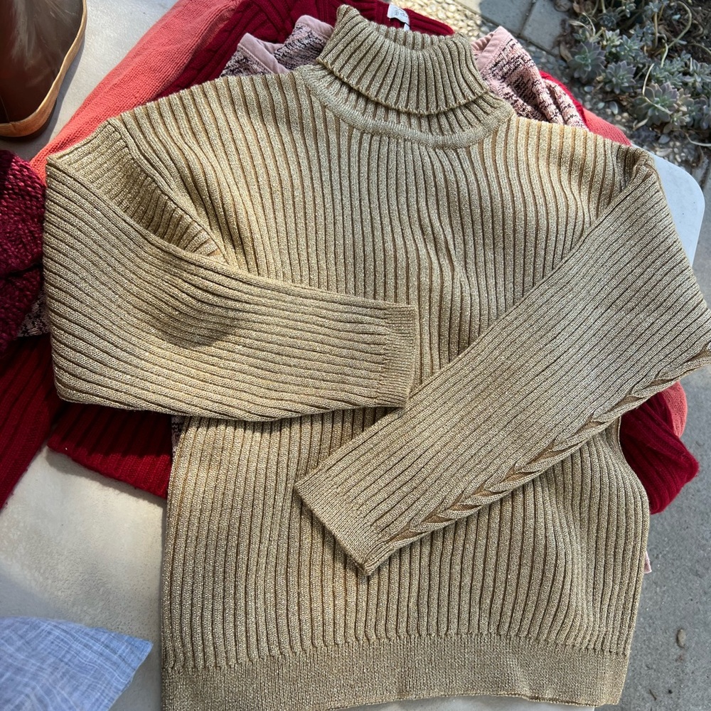 Vintage gold turtle neck sweater